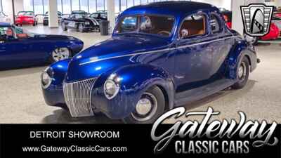 1940 Ford Custom Deluxe  /  Deluxe